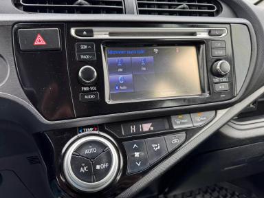 TOYOTA Prius c 2015 - Thumbnail 13