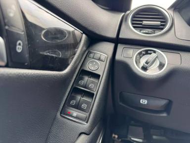 MERCEDES-BENZ C-Class 2012 - Thumbnail 10