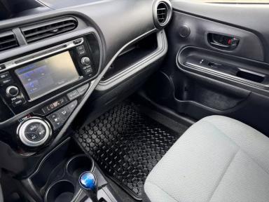 TOYOTA Prius c 2016 - Thumbnail 9