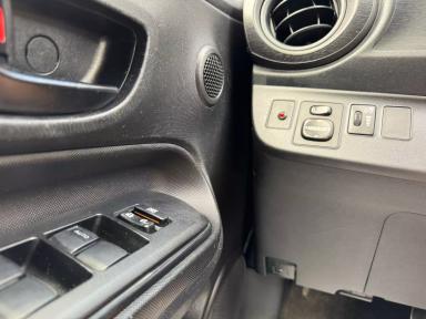 TOYOTA Prius c 2016 - Thumbnail 14
