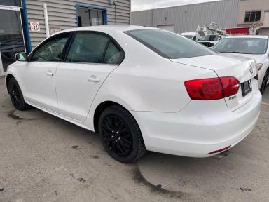 VOLKSWAGEN Jetta 2011 - Thumbnail 4