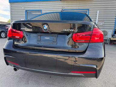 BMW 3-Series 2018 - Thumbnail 5