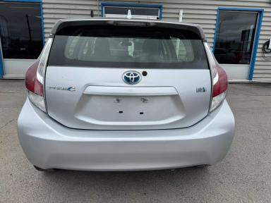 TOYOTA Prius c 2016 - Thumbnail 5
