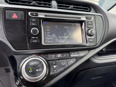 TOYOTA Prius c 2015 - Thumbnail 10