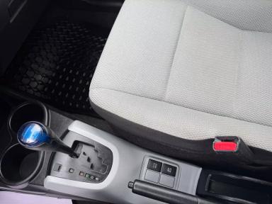 TOYOTA Prius c 2014 - Thumbnail 13