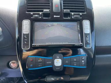 NISSAN LEAF 2015 - Thumbnail 11