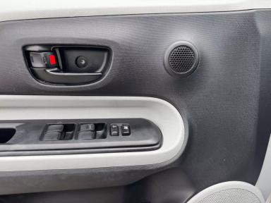 TOYOTA Prius c 2014 - Thumbnail 16