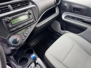 TOYOTA Prius c 2014 - Thumbnail 12
