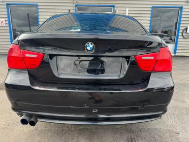 BMW 3-Series 2011 - Thumbnail 5