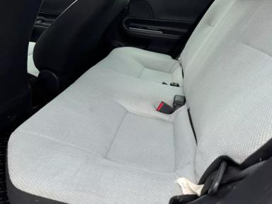 TOYOTA Prius c 2015 - Thumbnail 13