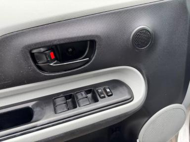 TOYOTA Prius c 2014 - Thumbnail 17
